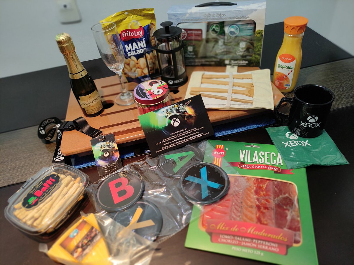 FrikiUp's tweet image. Estamos listos desde ya para disfrutar del Showcase de XBOX  gracias a la súper cajita de @XboxColombia  quienes nos han invitado a este evento muchísimas gracias y nos veremos allá  #gamerblog #gamer #gamers #Videojuegos #VideoGames  #frikiup #xbox  #xboxbethesda #xboxE3