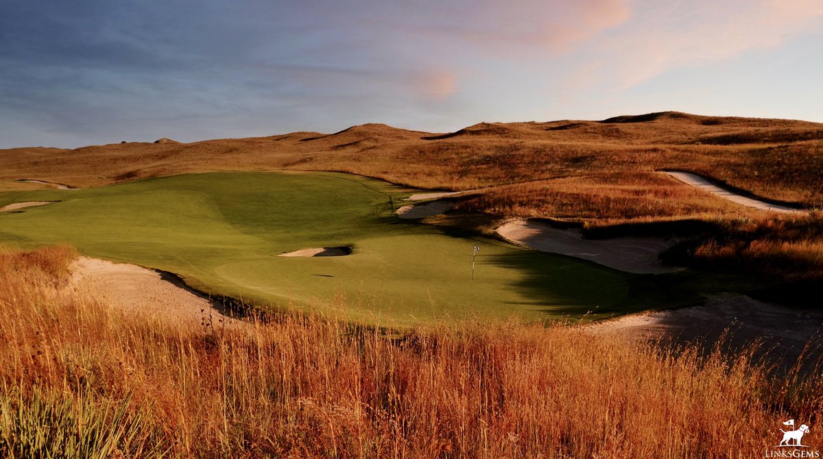 LinksGems's tweet photo. Friday Night Lights: Mullen Edition
For the best sunsets and the brightest stars, it helps to get away from cities. So it’s no wonder that Sand Hills Golf Club, which is about as far as a person can get from a city within the continental United States, dazzles in both respects. https://t.co/IW4SciHBrJ