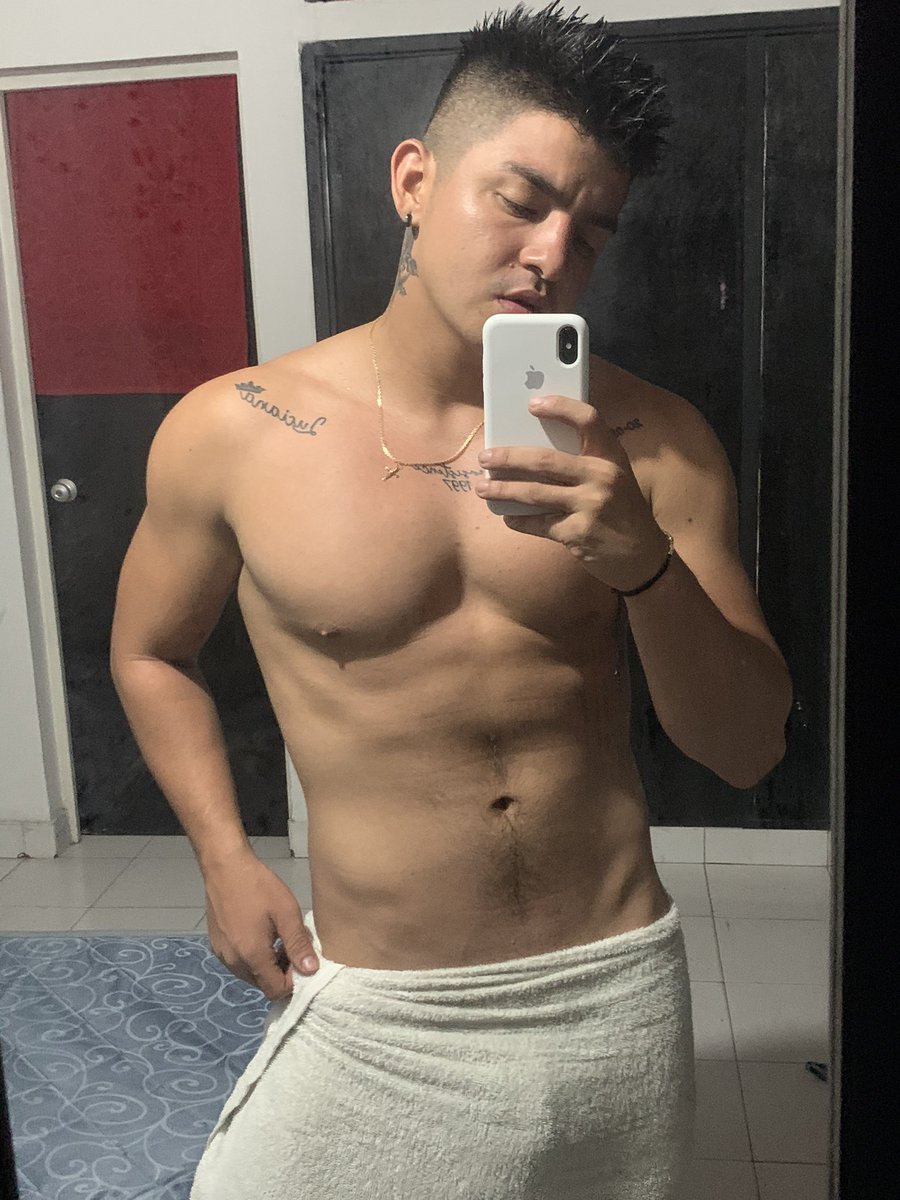AndresMr07's tweet photo. Nunca tiendo mi cama, dale Rt si me ayudarías a tenderla 😏 https://t.co/htX3NNgGvx