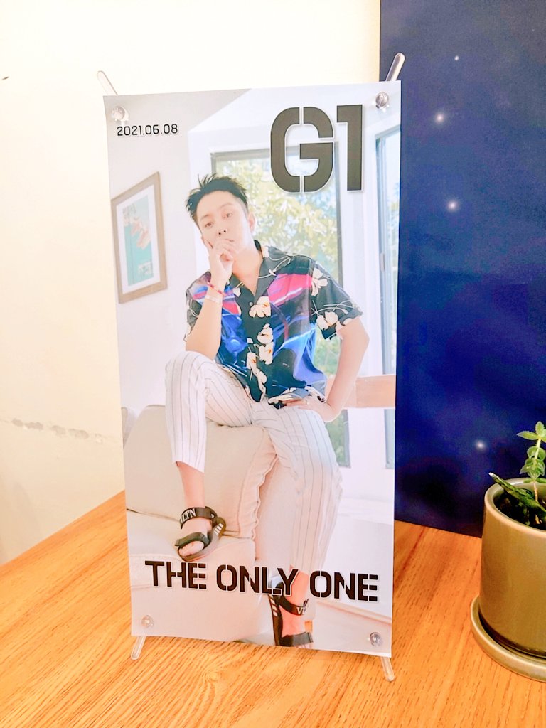 망원다방 옴!!! 
배너 진짜 이뽀요ㅠㅠㅠ 내가 드디어 왔구나 싶어 감회도 새롭고ㅠㅁㅠ 이번엔 오렌지 밀크티 시켰는데 은은히 펴지는 오렌지향 너무 좋은거 있죠(˶˙º̬˙˶)*॰ 
미니배너 너무 탐나는거;; 

#은지원 #EUNJIWON 
#은지원_생일축하해