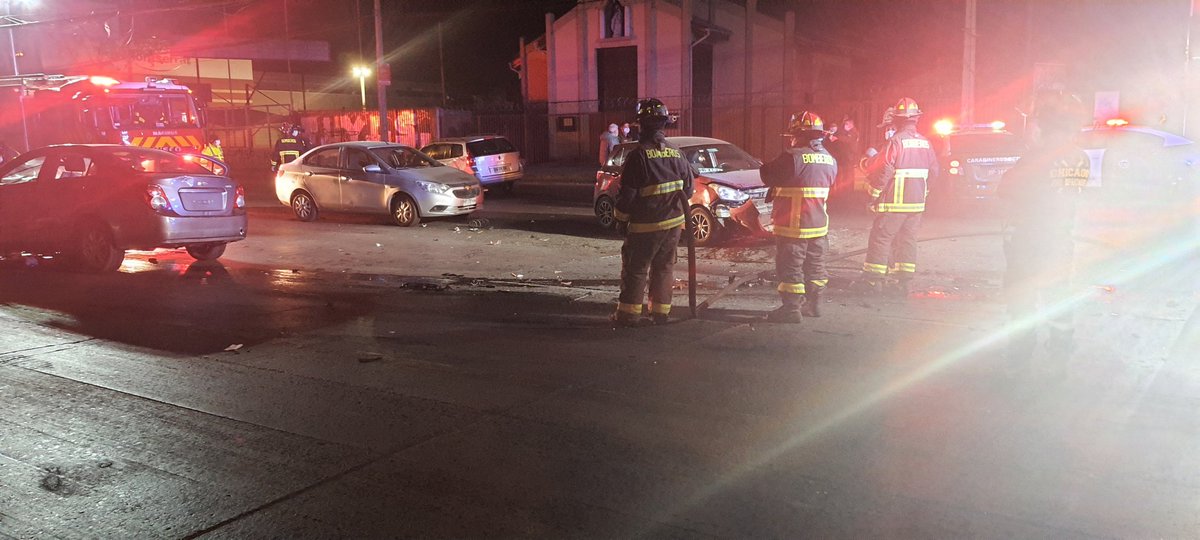 🔴 AHORA | El Bosque
Grave accidente vehicular se registra en Gran Avda c/ Lo Moreno en <a href="/munielbosque/">Municipalidad de El Bosque</a> con 3 vehículos menores involucrados,  personal de <a href="/cbsanbernardo/">Bomberos San Bernardo - El Bosque -Calera de Tango</a> y <a href="/Carabdechile/">Carabineros de Chile</a> en el lugar.
EN DESARROLLO 
#TodosSomosRNE

<a href="/TTISantiago/">TransporteInforma Región Metropolitana De Santiago</a> <a href="/conaset/">Conaset - Seguridad Vial de Chile</a> <a href="/biobio/">BioBioChile</a> <a href="/adnradiochile/">Radio ADN</a>