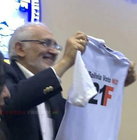 HctorArceRodrg1's tweet photo. Carlos Mesa, es parte de la escoria política y un frustrado político, al no poder ganar una elección llamó a incendiar el país con sus frases "fraude monumental", "o voy preso o voy a la presidencia". Que autoridad tenía para decir sobre la sucesión constitucional????? https://t.co/66fVdeLgp7