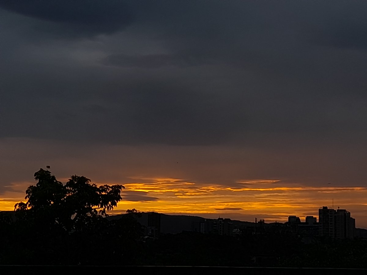 netra_chand's tweet image. Perks of being an early riser! 🌼