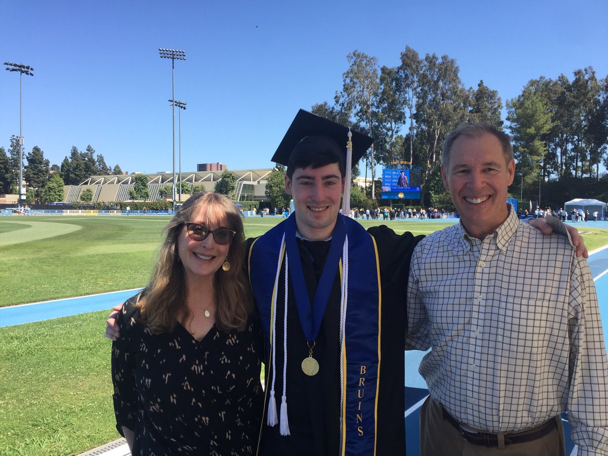 FINALLY DONE!! TIME TO TAKE ON THE REAL WORLD 👨‍🎓