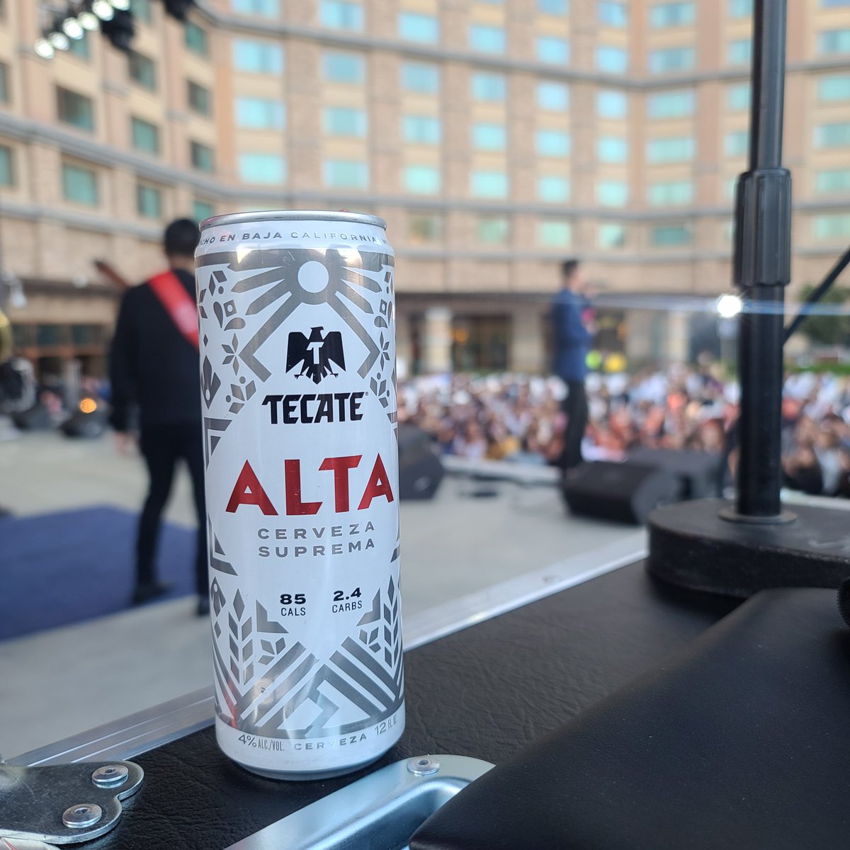 LuisCoronel's tweet photo. Si vieran qué felicidad regresar a los escenarios! Ya los extrañaba mucho!! Salud por eso!
How much do you enjoy the new Tecate ALTA #cervezasuprema?
#TecateAlta #CervezaSuprema #MexicoIsInUs #TecatePartner https://t.co/bo19DwByTW