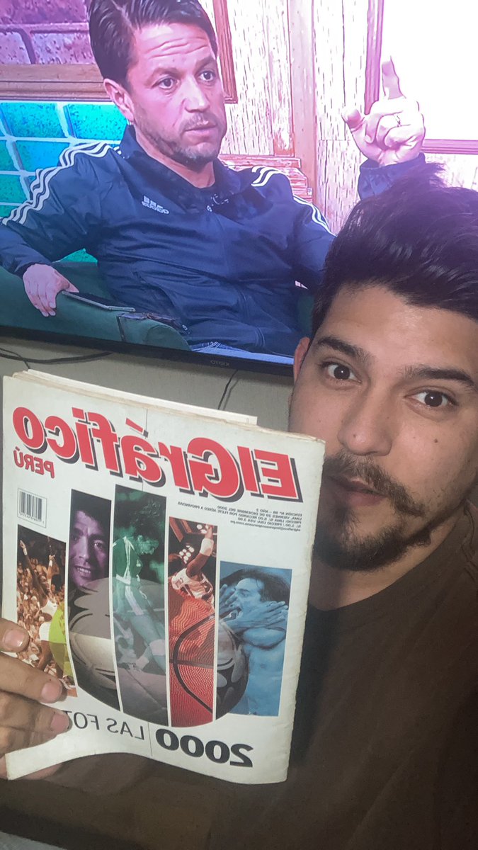francisloporteg's tweet photo. @MovistarDeporPe #álbumenalángulo 

Le dije a mi viejo! Cómpramela por favor !(tenía 10 años) fue una de mis primeras.. año 1999. Bendito fútbol ❤️ https://t.co/g1KcetUGJV