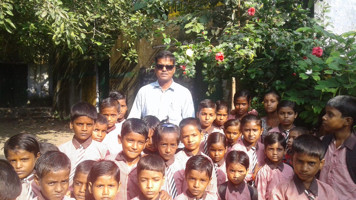 Tarique20091972's tweet photo. वक्त बहुत तेजी से निकलता जा रहा है।सब कुछ बढ़ रहा है। पेड़-पौधे , धन-दौलत और महंगाई । सब बढ़ रहा है । बच्चों की उम्र तो बढ़ रही है,पर इनका ज्ञान ठहर सा गया है। चाहे शहर हो या देहात। शायद यह विषय महत्वपूर्ण एंव भविष्य के लिए  चिन्ताजनक है। https://t.co/43yn3b2za7