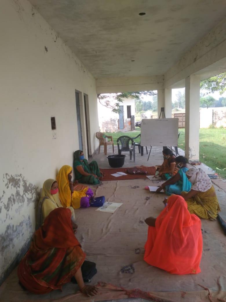 RGMVP's tweet image. #CommunityHelpline to #PreventSpreadOfCovid19Virus महिला ब्लॉक संगठन की बैठक हुई कोरोना से बचाव के बारे में चर्चा हुई समूह संगठन की समीक्षा हुई ब्लॉक गौरीगंज सी आई डी सी अमेठी @ourpeoplemovemt #Organize #Empower #Women #StopThirdWave