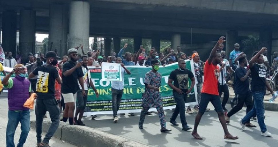 ICBlog_com's tweet photo. BREAKING: June 12 protesters arrive Gani Fawehinmi Park in Lagos - #June12thProtest https://t.co/qLgn0sQX86