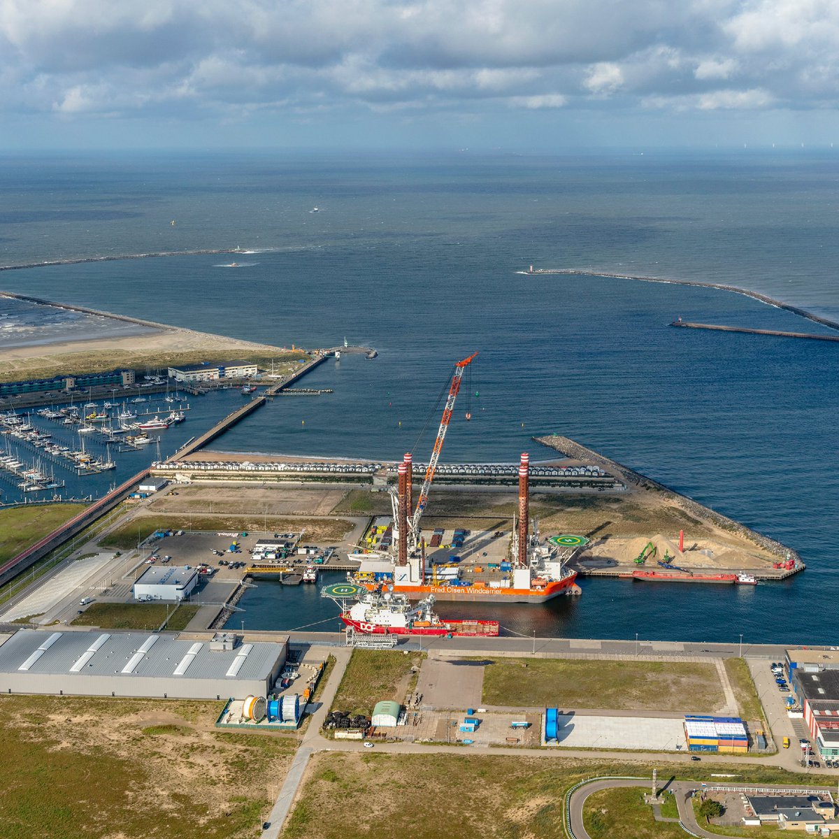 ClarksonsPortServices (@dhssagencies) on Twitter photo Daar zijn waar de offshore wind ontwikkelt.
<a href="/KijkopNH/">Kijk op Noord-Holland</a> nam een inkijkje in de wereld van DHSS en de ondersteunende diensten tbv de offshore wind als full-service provider.
@AYOP_Offshore <a href="/zeehaven/">Zeehaven IJmuiden / Port of IJmuiden</a>
issuu.com/ofbv/docs/koga… Daar zijn waar de offshore wind ontwikkelt.
<a href="/KijkopNH/">Kijk op Noord-Holland</a> nam een inkijkje in de wereld van DHSS en de ondersteunende diensten tbv de offshore wind als full-service provider.
@AYOP_Offshore <a href="/zeehaven/">Zeehaven IJmuiden / Port of IJmuiden</a>
issuu.com/ofbv/docs/koga…
