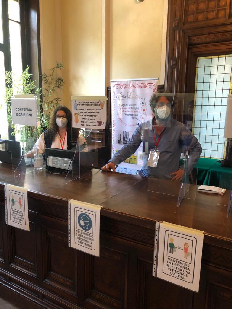 Il Festival Open 2021 prende il via! Tutto pronto al banco di accoglienza ♣️♥️♣️♣️♦️♠️♦️♣️♣️❤️♣️.