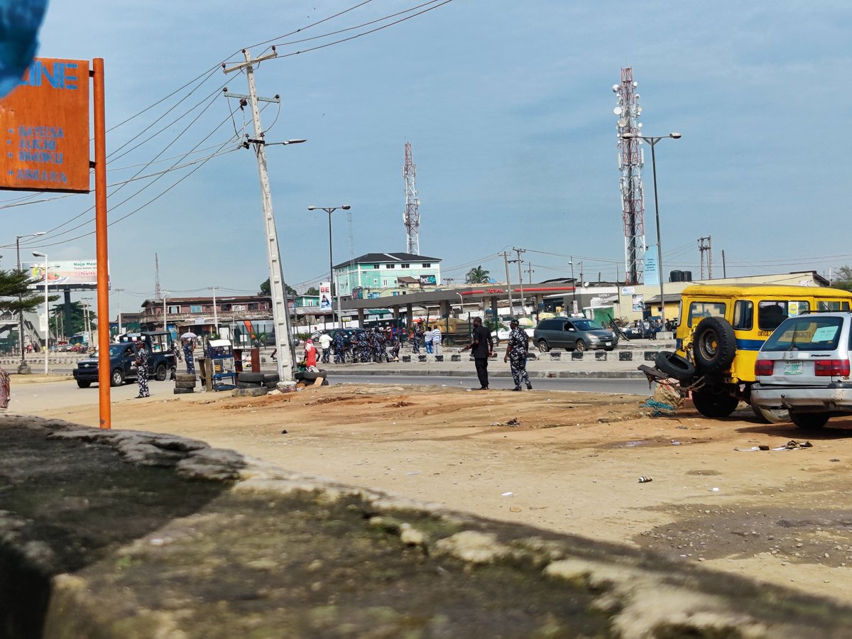 PulseNigeria247's tweet image. Some #June12thProtest protesters have been arrested in Lagos after police dispersed them with tear gas. Officers have taken full control of Gani Fawehinmi Park.
