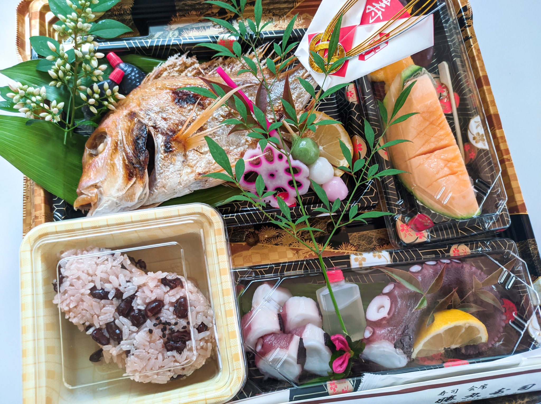 堺市 仕出し 寿司 勝丸寿司 Katsumarusushi パック入りお食い初め膳 仕出し 料理 寿司 勝丸寿司 出前 宅配 配達 お持ち帰り 慶事 お食い初め お宮参り 法要 法事 オードブル ウナギ ランチ Sushi 堺市 堺市西区 鳳 堺グルメ