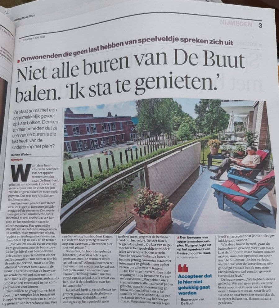 SpeelveldDeBuut's tweet photo. Gisteren lazen de kinderen van groep 8 de krant voor aan de andere groepen. Hoe fijn is het om zulke buren te hebben 😃 https://t.co/PbFEY1TFxs