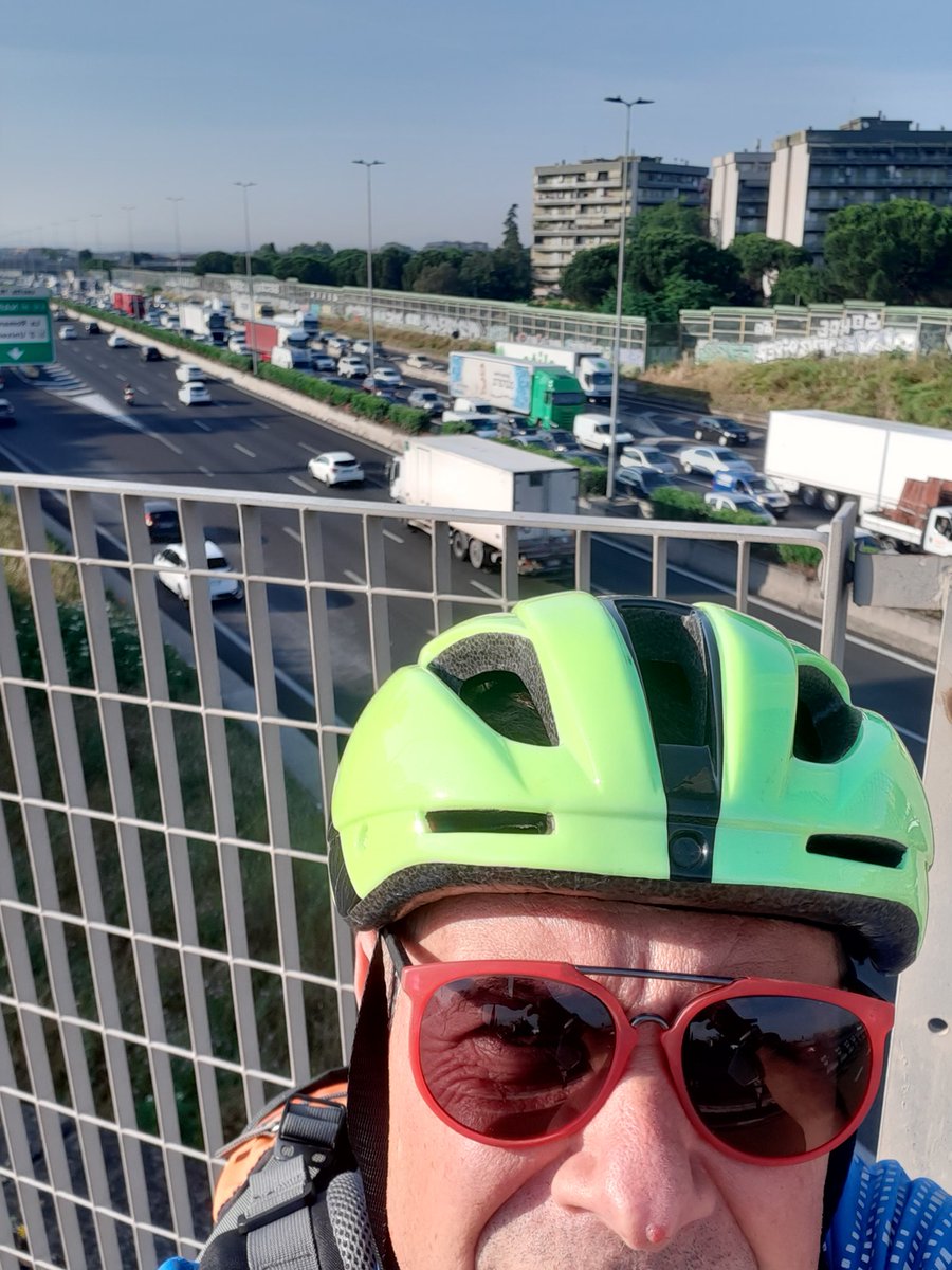 Buon fine settimana amici. Dove pedalerete? La natura in questo periodo è al suo massimo splendore. Rispettiamola nei nostri giri! Lasciamo il traffico del #biketowork e godiamoci lo spettacolo! #Bici #Bicinelverde #Gravel #Mbt #Bdc #10giugno #11giugno #meditazioneinmovimento