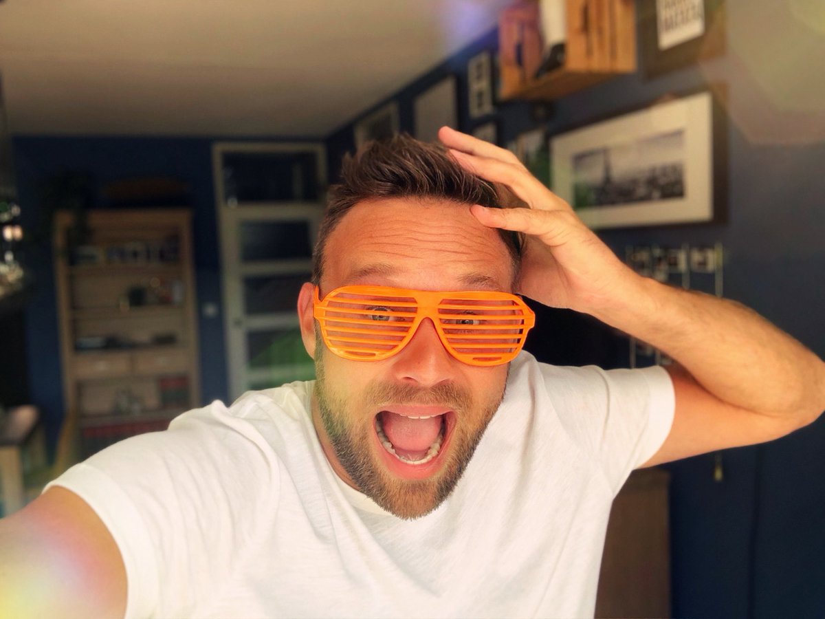 Er begint serieus 🇳🇱 Code Oranje 🇳🇱 te heersen hier! 🔥 Holland On Fire 🔥 neemt een enorme vlucht en de berichten stromen aan alle kanten binnen! Te gek! 🎵 We gaan er voor, we gaan het samen doen! 🎵
📺🔈: toekomstmusic.fanlink.to/HollandOnFire

#HollandOnFire #OnsOranje #ek2020