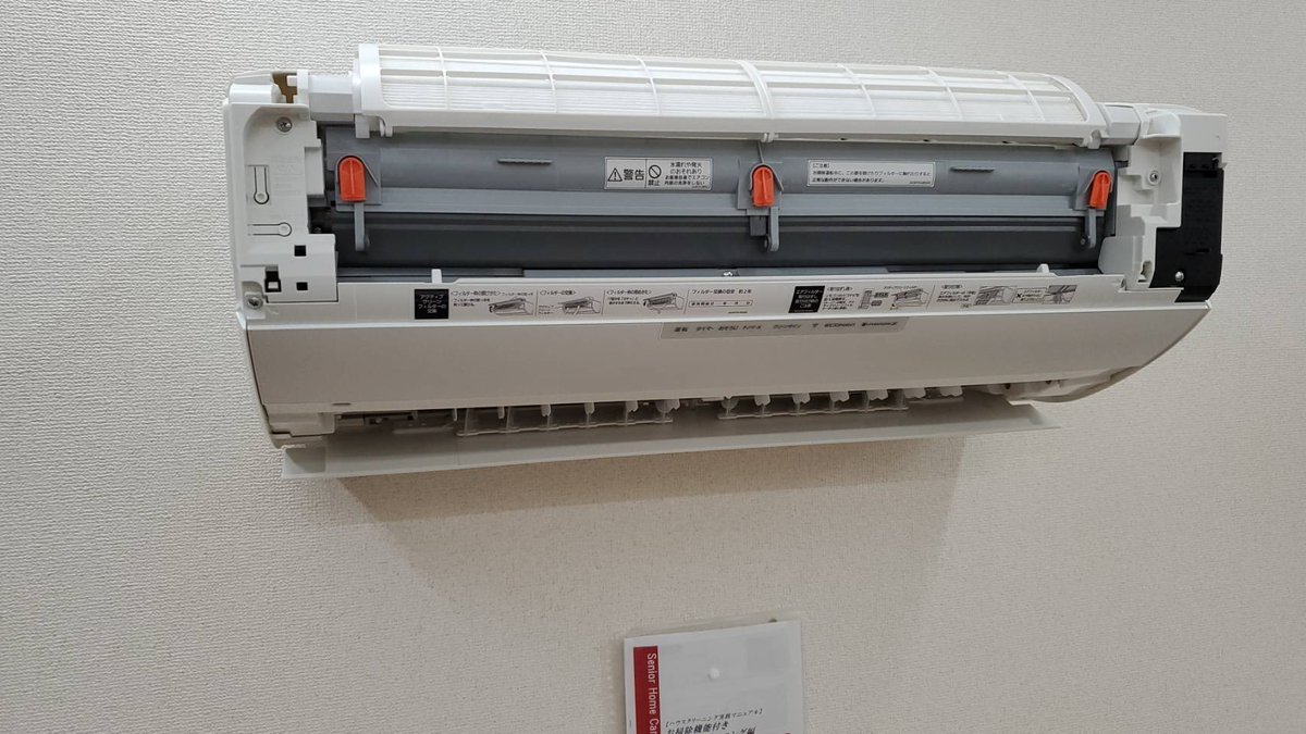 昨日、お掃除機能付きエアコンクリーニング講習2日目最終日。
4台して頂きました。
苦戦しながらですけど完璧ですね。
本日から、早速お2人ともお掃除機能付きエアコンの注文があり作業に行くとのことで、大丈夫かと思いたすが、頑張って👍