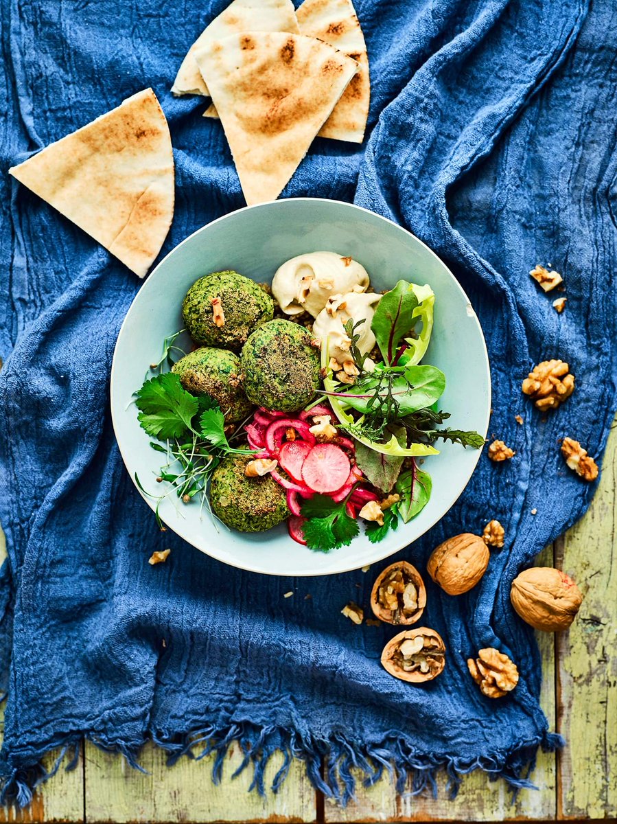 CaWalnutsIndia's tweet photo. It's #WorldFalafelDay, and to celebrate, all you need to do is enjoy a deep-fried ball of mashed chickpeas, crushed walnuts, and spices with a side of pickled radish and onion. 
Link: https://t.co/sF993FpPSf
#CaliforniaWalnuts #MakingEverydayHealthy https://t.co/VFfPF6SzEB