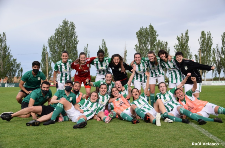 Futboleras's tweet photo. 🚨 FIN DE SEMANA
Mucho #FutbolFemenino
Mucha #EmocionCompartida
HOY arrancamos...
Play Off #RetoIberdrola
⏰ 21:00 horas
@CFUNIONVIERA 🆚 @CDPradejon
🏟️ Alfonso Silva
📺 YouTube (Streaming)
🔗 https://t.co/IA137v9OQS https://t.co/JD0uCIWtcH