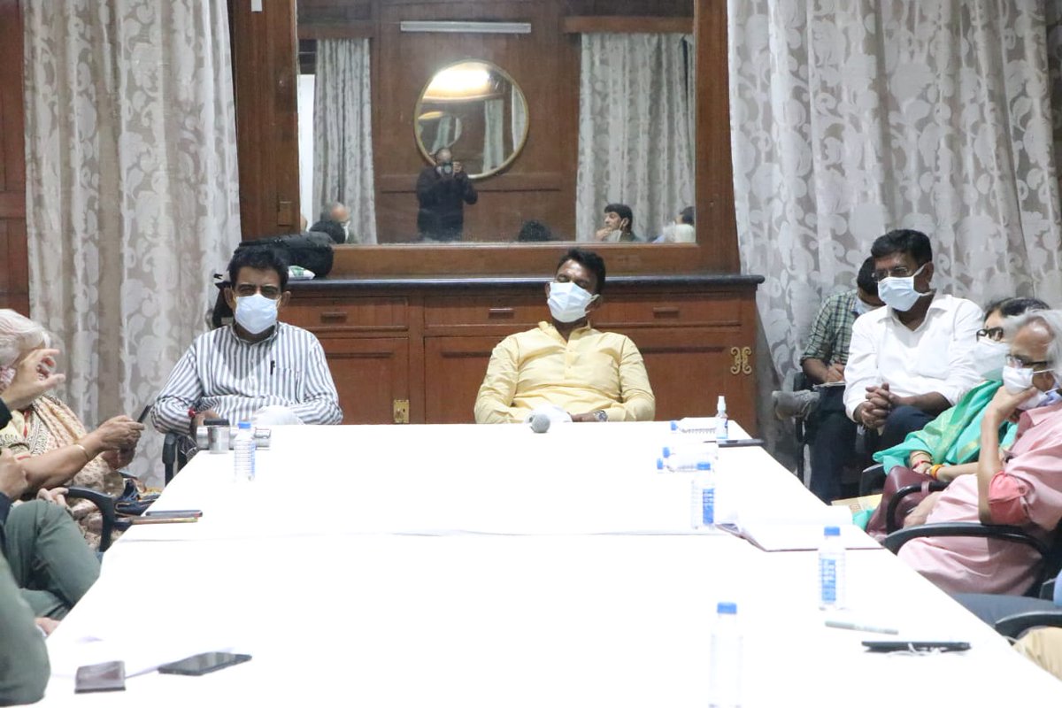 tulsi_silawat's tweet photo. इंदौर में अनलॉक के बाद कोविड अनुकूल व्यवहार हेतु सुझाव के लिए आज शहर के शिक्षाविदों, चिकित्सकों व अन्य प्रबद्धजनों के साथ बैठक की। इस दौरान सांसद श्री शंकर लालवानी जी, भाजपा नगराध्यक्ष गौरव रणदिवे जी व कलेक्टर श्री मनीष सिंह जी भी उपस्थित रहे।

#UnlockIndore
@CMMadhyaPradesh . https://t.co/cLZoztg54z