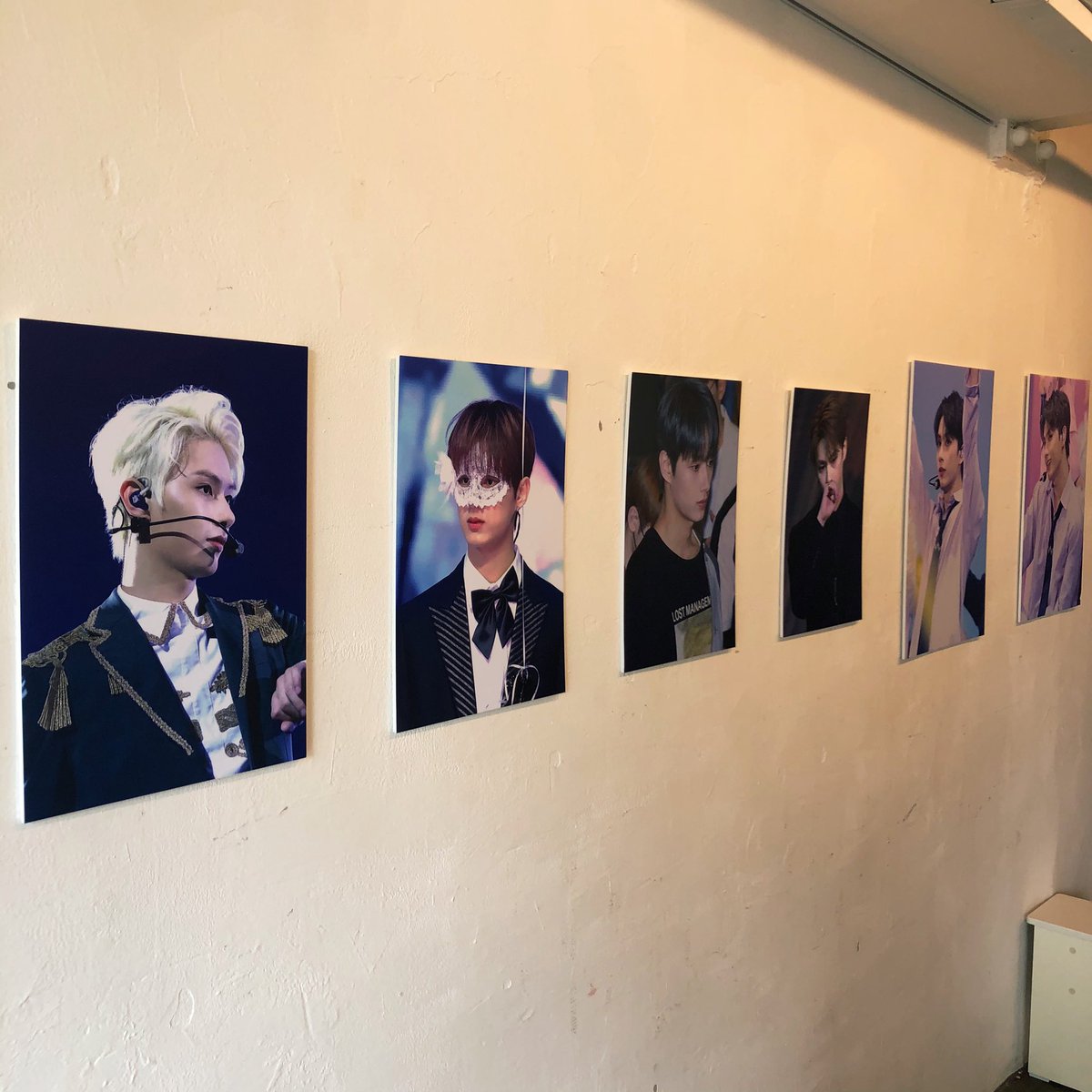 06_15_H's tweet photo. #준휘야_너는_나의_하나뿐인_우주  
@schoolbus_77 꺄 시원이랑 준휘 생카 왔지롱~~ ₍ᵔ·͈༝·͈ᵔ₎♡ 컵홀더 넘 예쁜 걸,,, 벽에 걸려 있는 TV에서 쭈니 영상도 계속 나오고 있구 사진들도 다 넘 예쁘다 그저 예쁘다는 말만 무한 반복••• #존재오프
 카페 열어 주셔서 감사합니다! https://t.co/yYLG8L1Gjv