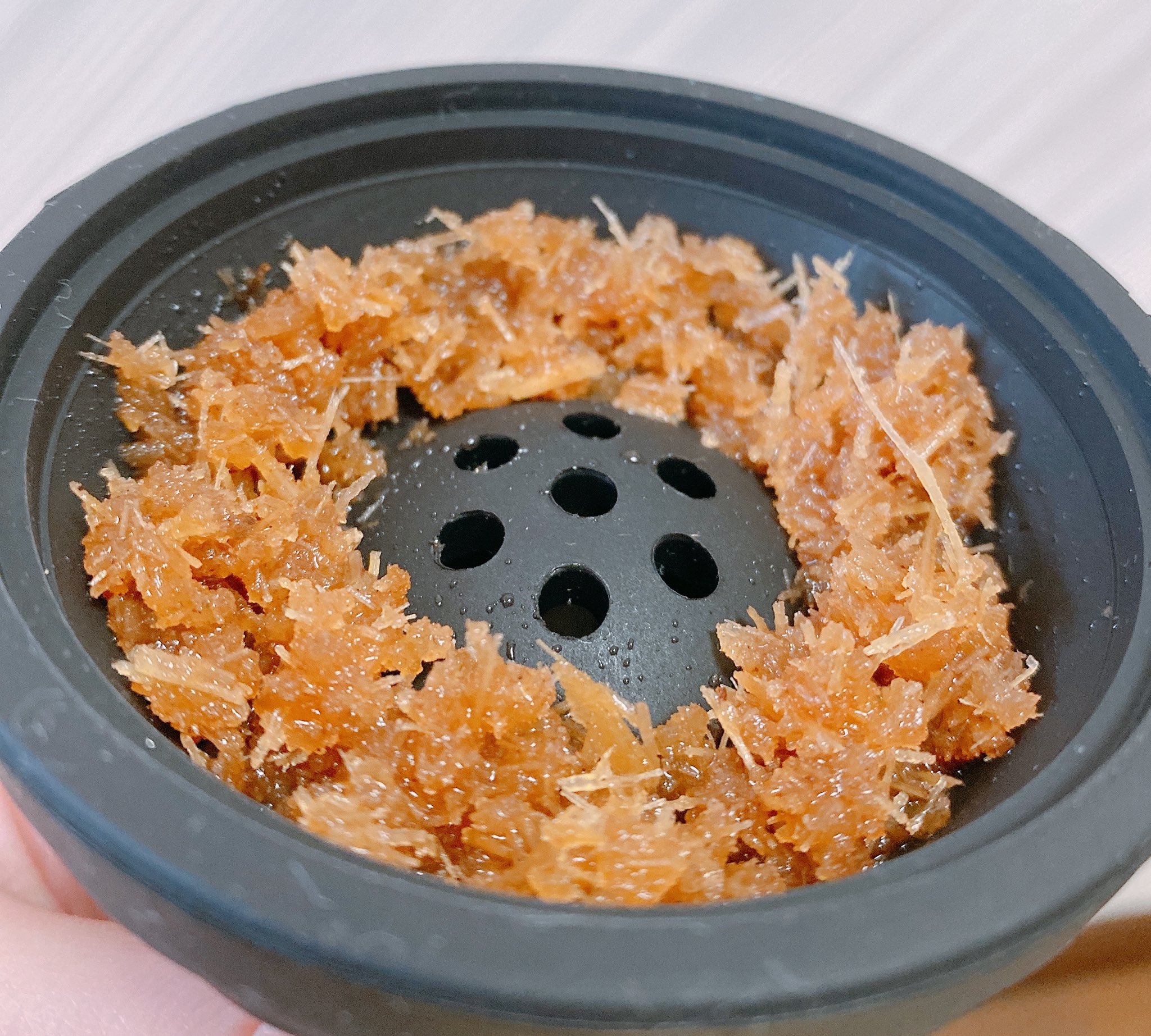 ぽんちゅ フレーバーはsoexのダブルアップル単体 ふわっと盛るってこんな感じでいいのかな ここにデクラウドのアールグレイを足すか悩んでおります 初めは単体で吸うべき 今は炭が焼けるの待機中 シーシャ ホームシーシャ T Co