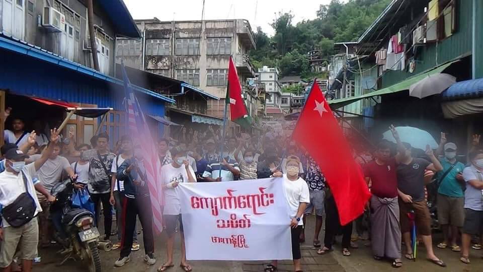 aylaTRP's tweet photo. Residents of Hpakant's Kyauk Wine organized a demonstration calling for the dictatorship to be overthrown. #June12Coup #WhatsHappeningInMyanmar  https://t.co/aXqpOip3zc