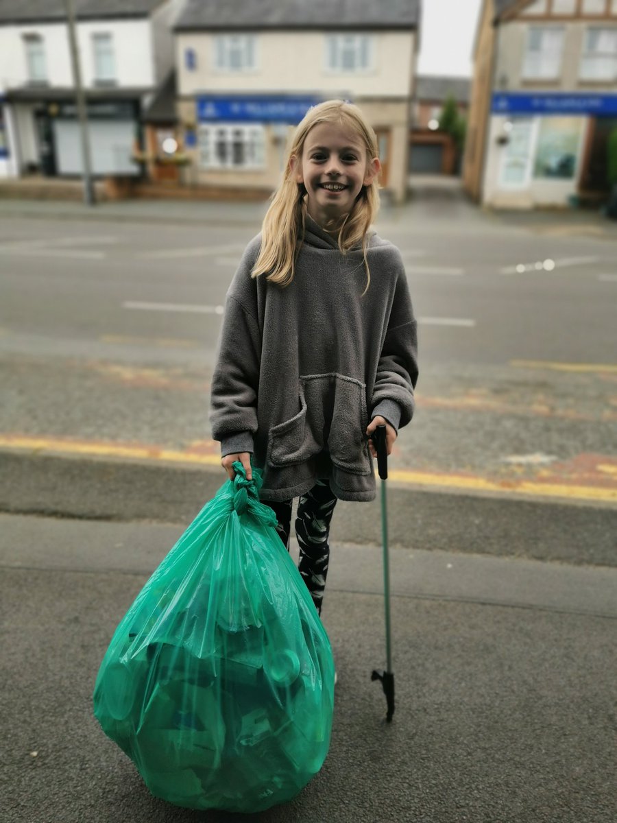 gmorgan2405's tweet image. Keeping the community tidy during #GBSpringClean week in #LittleSutton. Some argue that its not our job to do it, but my daughter sees past politics etc and chooses to do it because she wants to, its helping the environment &amp;amp; others #proud @ChilderThornton @childerhead @PALS4LS