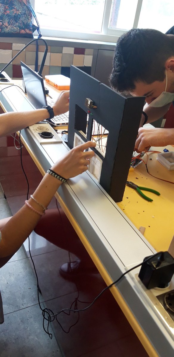 meridariz tweet media