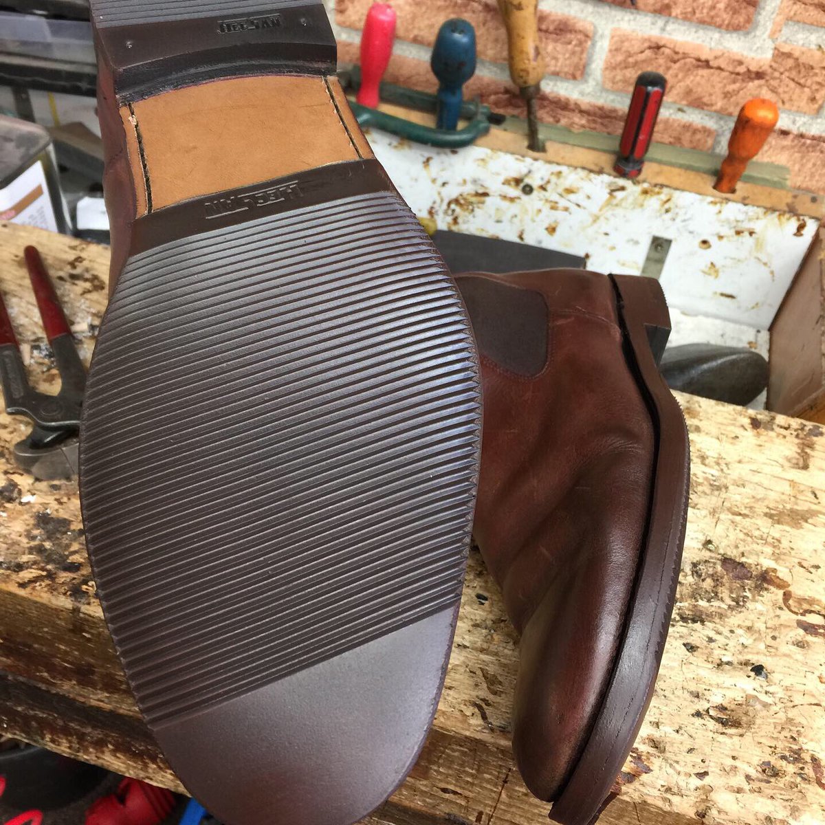 cobblervince's tweet photo. #cobbler #cobbler mend my shoe.#loakes knocked these out yesterday. https://t.co/o6om9432Wh