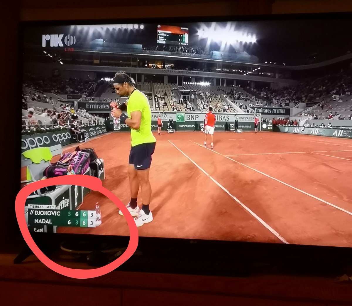 Naya_C_'s tweet photo. I suspect that @RafaelNadal lost some points on purpose just to see this perfect score. 🤔 #OCD #RolandGarros https://t.co/H4dbxgUffA