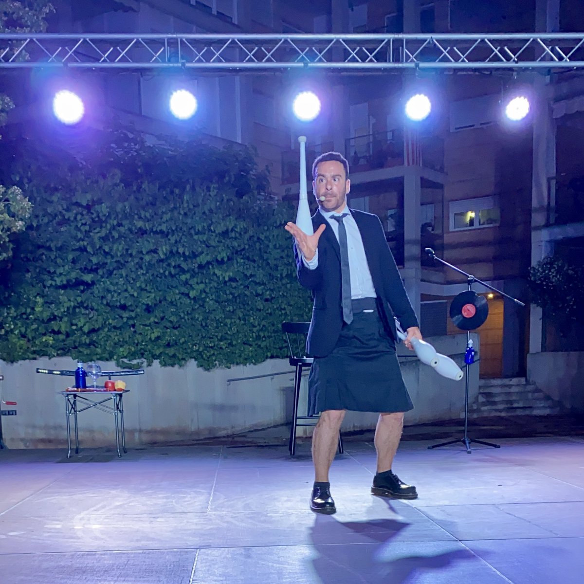 curtcirckit's tweet photo. I per acabar un cap de setmana d’emoció, espectacle i màgia… ‘Welcome to my head’ de Kerol 🔝🎤🕺🏼 BRUTAL! 

#curtcirckit21 #circalcarrer #malabars #beatbox #Montgat https://t.co/XrXy49q03C