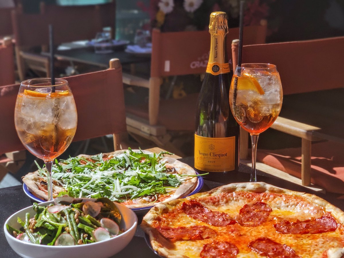 MaryleboneFest's tweet photo. Delighted to announce 4pm Saturday 26th June #CrazyPizza will be in #ManchesterSquare #Gardens #marylebone to provide you with #pizzas #aperol and #champagne before you enjoy a performance from @WelshGuardsBand #london #culture please pre order here via https://t.co/4jUVFp4avd https://t.co/taTu40NcRJ