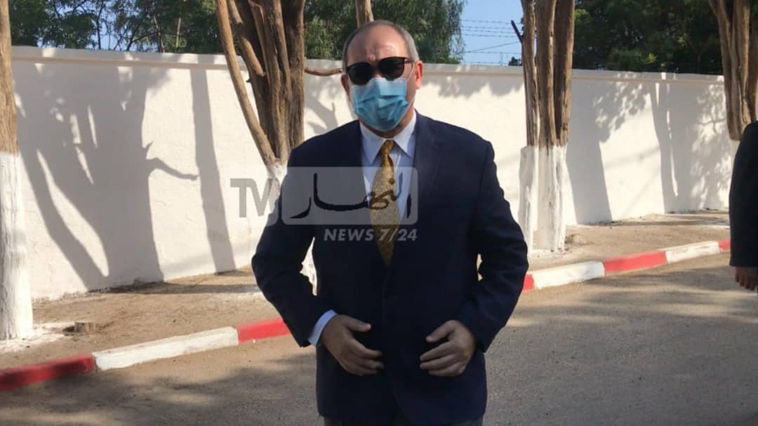 تغطية مباشرة تشريعيات 12 جوان لحظة وصول وزير الخارجية صبري بوقدم إلى مركز الإقتراع أحمد عروة للإدلاء بصوته