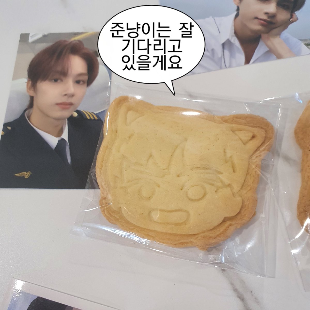 juniverse21's tweet photo. 밀크냥과 준냥이가 캐럿 집사님들을 기다리고 있어요~ !! 😹
냥줍하러 카페 많이 방문해주세요 ❤ https://t.co/kfkzyObhlp
