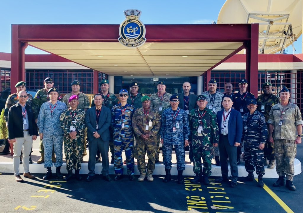 Last week, our international course members from <a href="/AustraliaDssc/">@DSSC Australia</a> participated in capability demonstrations in Sydney to deepen their understanding and interoperability with #YourADF. Thank-you to our hosts for great presentations on maritime, aviation and land force capabilities!