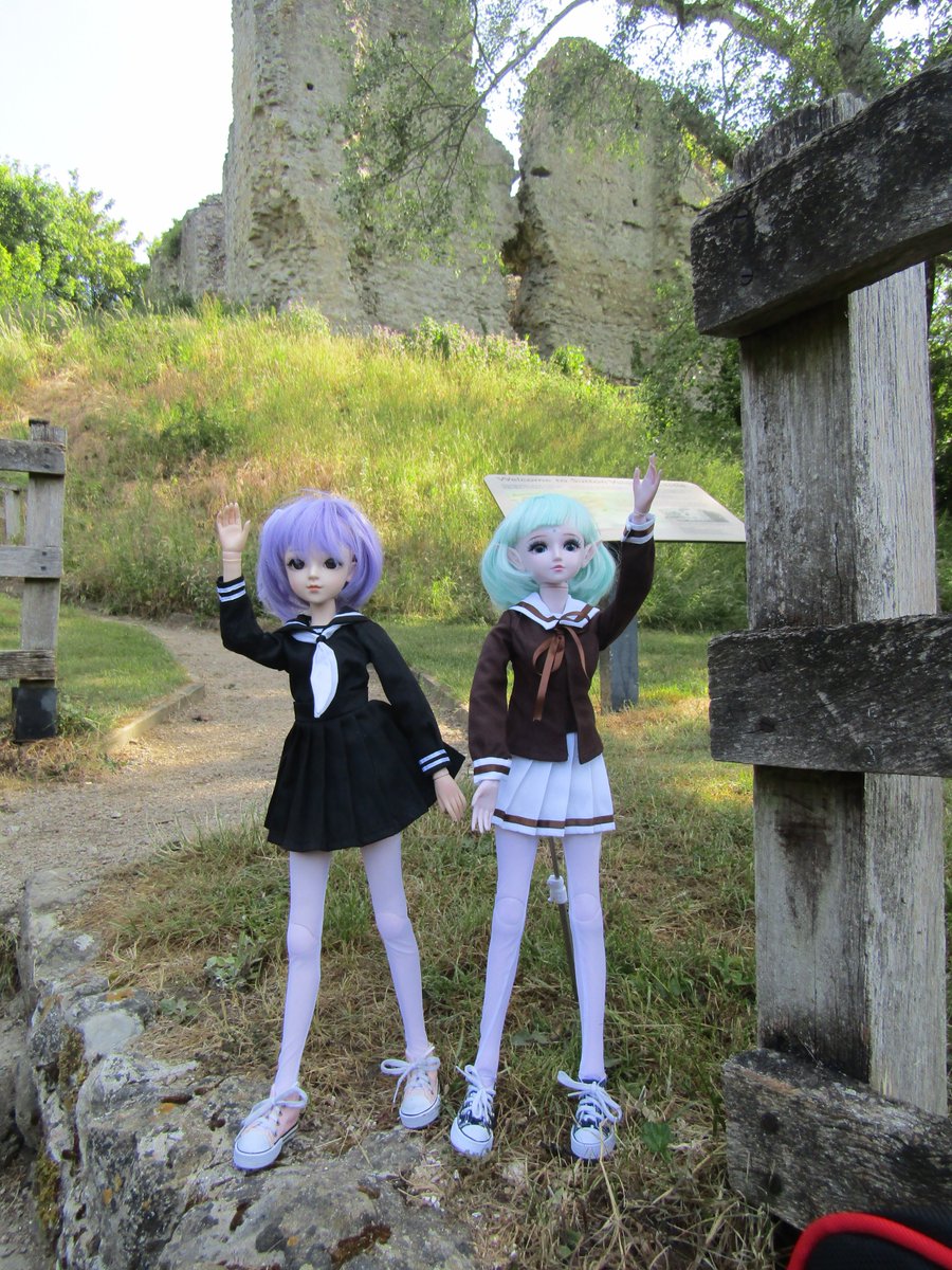mcsurfie_girls1's tweet photo. While Flick, Ashildr, Princess Marta and Maisie Daisie have visited the ruined castle of #SuttonValance https://t.co/28ha3c8GQk