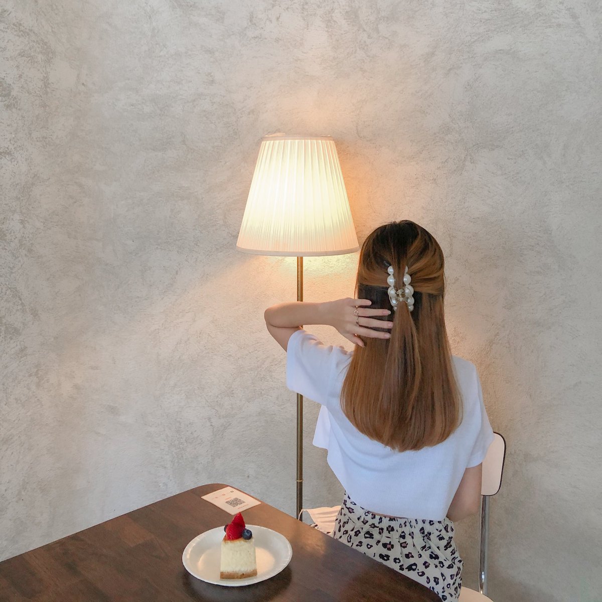 BbonnieBunnyy's tweet image. ꊞ OOObkk  ·ᴗ·
คาเฟ่ย่าน town in town ภายในร้านมีความLoft Modern ไม่ว่าจะถ่ายมุมไหนก็ปัง สำหรับคนไม่ดื่มกาแฟแพรวขอแนะนำ FloralTea 95฿ เป็นชากุหลาบผสมอะไรซักอย่างแต่กลิ่นหอมมาก รู้ตัวอีกทีหมดแก้วแล้ว 

📍 Town in Town
🚗 จอดได้ที่โลตัส (10฿/ชม) 

@aroii #รีวิวคาเฟ่ #คาเฟ่กรุงเทพ