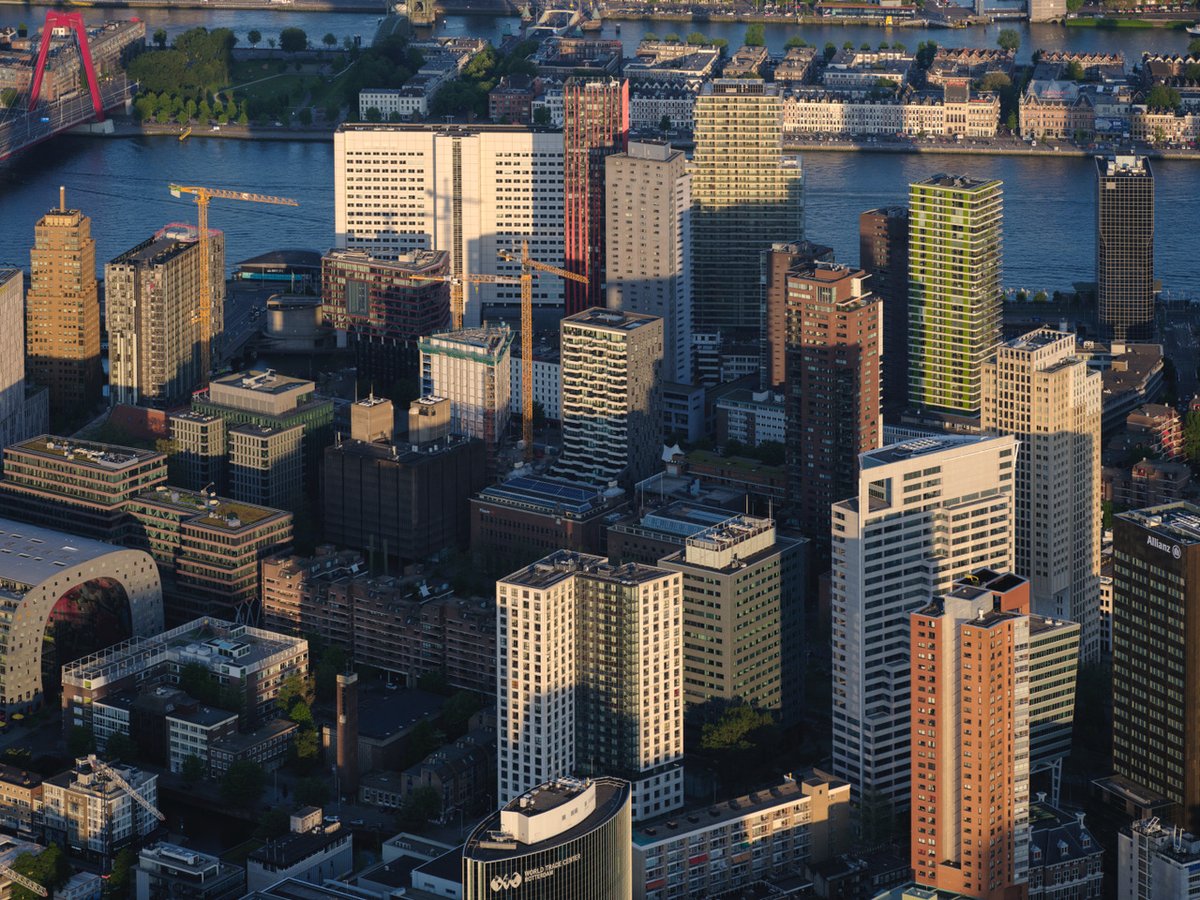Wie sleep jij 19 en 20 juni mee op een complete architectuurreis door Rotterdam? 😍 Ontdek tijdens de Dag van de Architectuur de rijke historie én de toekomstige ontwikkelingen in zes stadsverhalen. 🌆 Check hier het programma 👉 bit.ly/2RHLT7m

Foto: ©Ossip