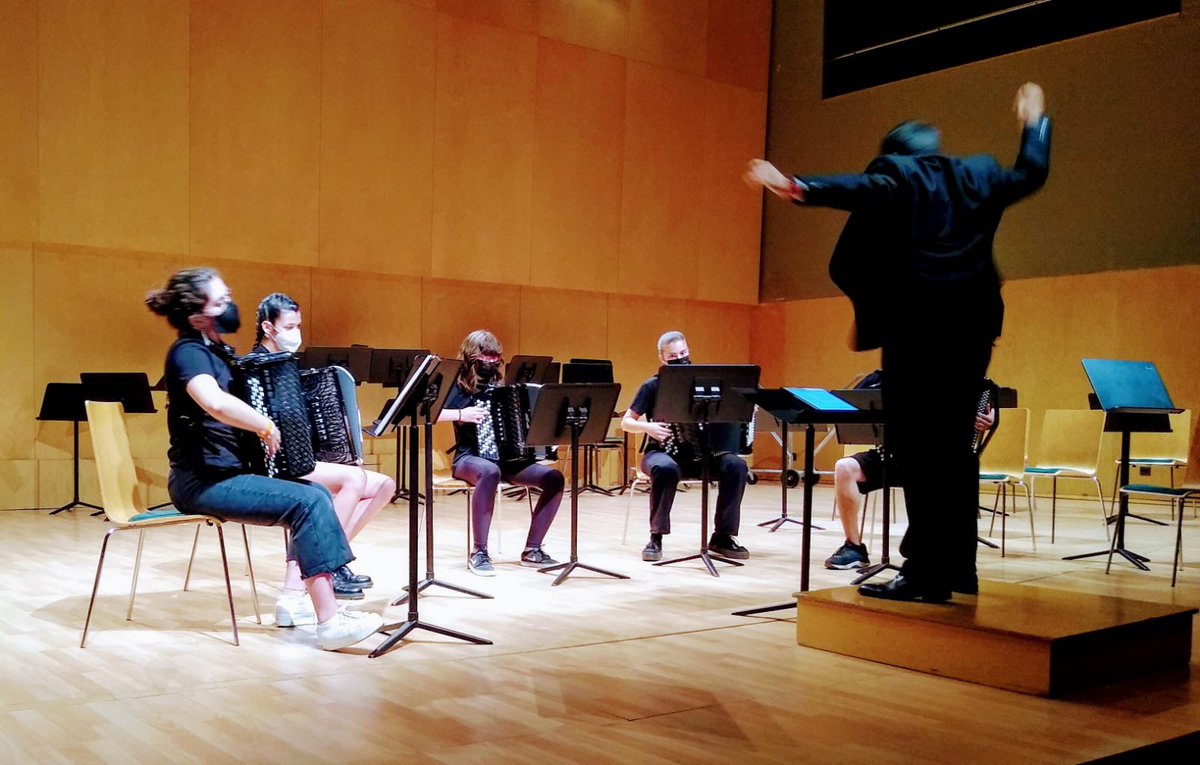 Sessió 3 dels concerts de fi de curs. Col·laborant amb el Festival Simfònic, més de 100 concerts programats arreu amb una cançó comuna "Gotta be patient" de Stay Homas!
#conservatoritrs #ciclesdelavidaTRS #festivalsimfònic #Terrassa @teresa_ciurana