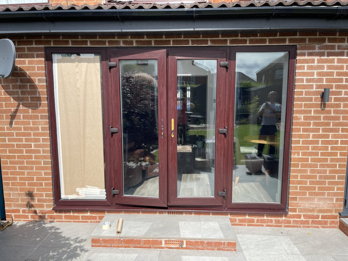 PlastiSprayUK's tweet photo. Old Rosewood effect uPVC frame sprayed Anthracite to match new windows on extension. Looks like brand new now. #upvcspraying #windowspraying #upvc #homeimprovement https://t.co/Pu18TRn95i