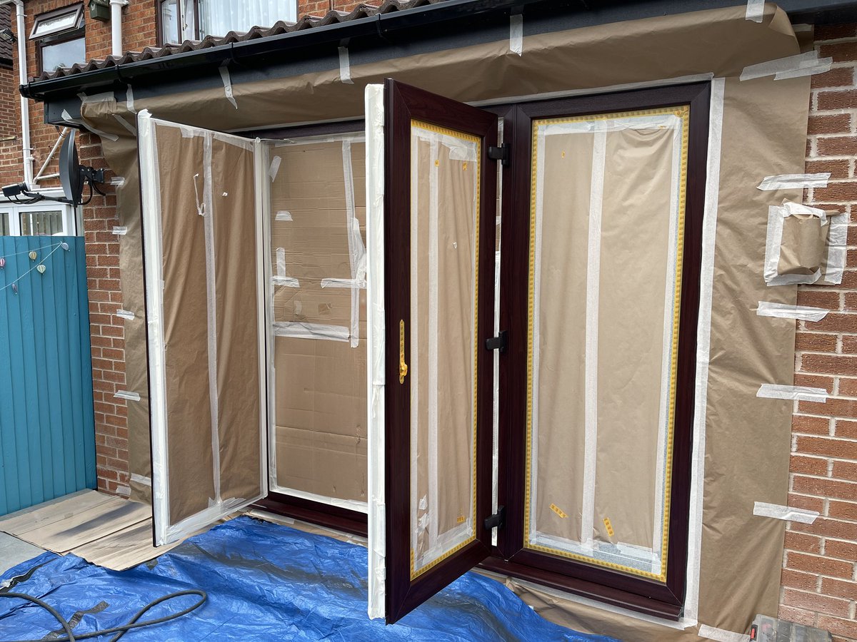 PlastiSprayUK's tweet photo. Old Rosewood effect uPVC frame sprayed Anthracite to match new windows on extension. Looks like brand new now. #upvcspraying #windowspraying #upvc #homeimprovement https://t.co/Pu18TRn95i