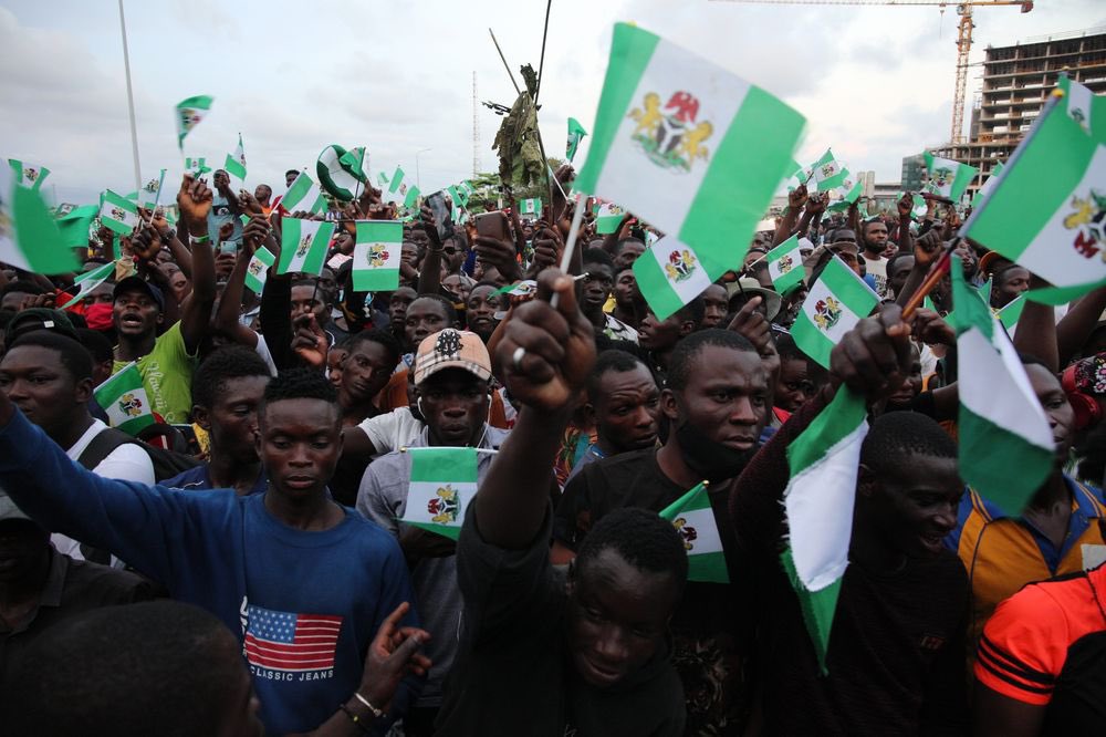 Online protesters, don't say anything, just Retweet when you see this. The world needs to know that they have started tear gassing protesters in Nigeria.!!

Jack and many others are rooting for us, let’s make Nigeria work again!!

#June12thProtest 
#KeepitOn 
#DemocracyDay