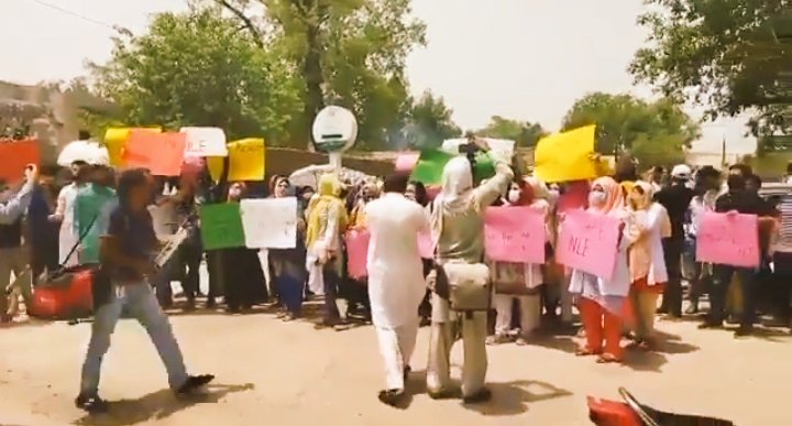 DWMOfficial's tweet photo. Protests against NLE, the black rule of Pakistan Medical Commission in the major cities across the country. #ProtestAgainstNLE https://t.co/D821LRmHlj