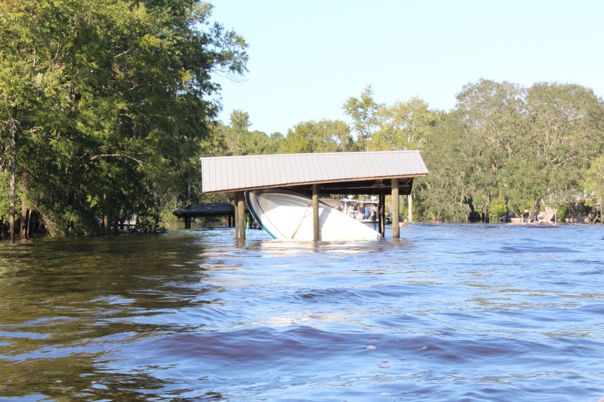 ClayCounty_EM's tweet photo. Torrential rains stemming from a hurricane or tropical storm can cause rivers, lakes and streams to flood within minutes or hours.
For more info on flooding and disaster preparedness in Clay County, visit https://t.co/1p2NAHjkE8.
#AlertClay #HurricaneReady https://t.co/jtaCnlqZzr