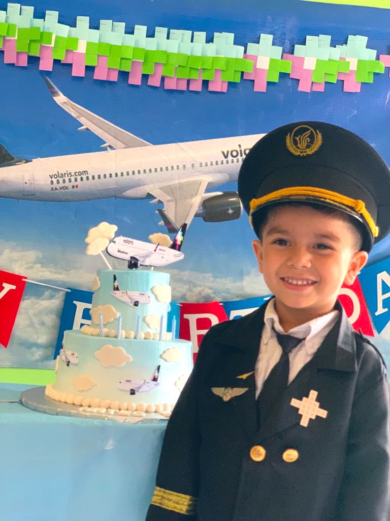 alejancapiMateo's tweet photo. Tus alas ya existen todo lo que tienes que hacer es VOLAR!! #CapiMateo 👨🏻‍✈️✈️ https://t.co/FLz3l2QoN5