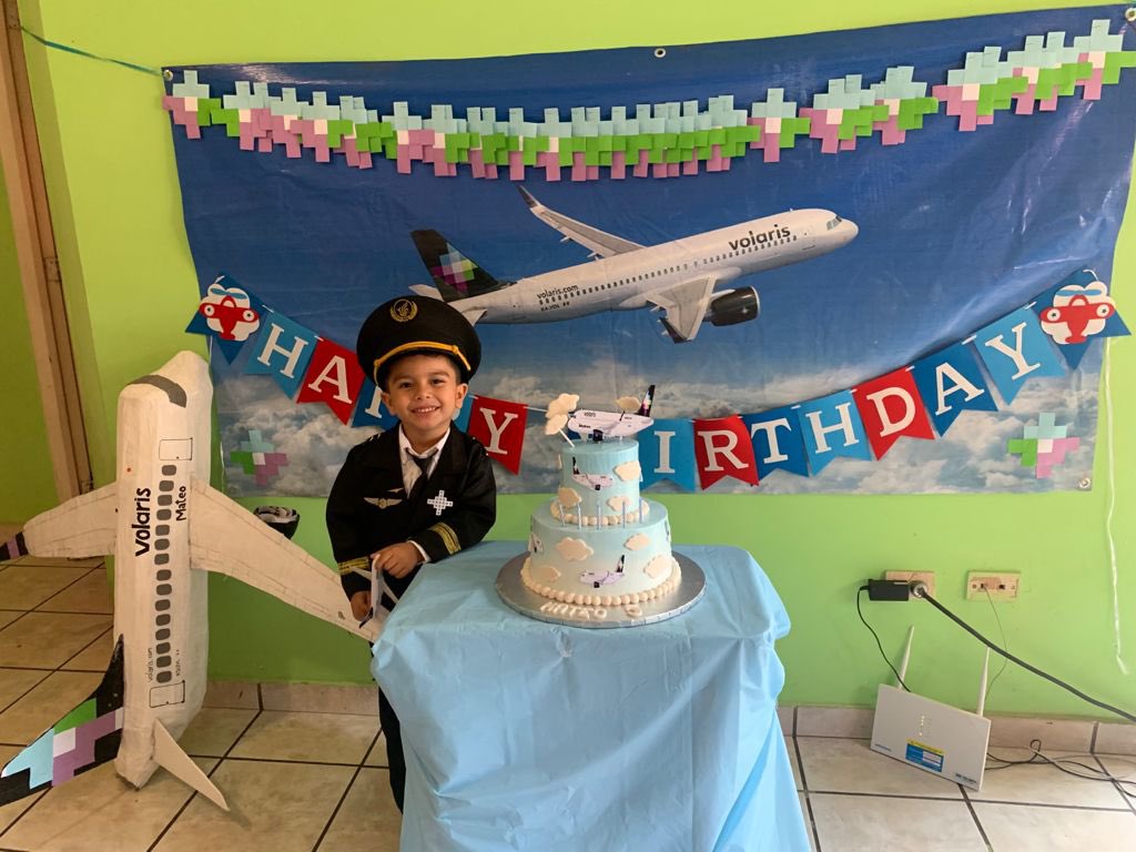 alejancapiMateo's tweet photo. Tus alas ya existen todo lo que tienes que hacer es VOLAR!! #CapiMateo 👨🏻‍✈️✈️ https://t.co/FLz3l2QoN5