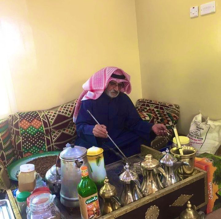 Abdllah_fhhad's tweet photo. انتصر هذا الرجل في معركته التعليمية وهزم كل سياسات التضييق والإقصاء.
#مجيد_العونان رجل كريم تحدى المستحيل وتجاوز كل الظروف بالاستثمار في تربية أولاده وتعليمهم، واليوم ماشاء الله تبارك الرحمن يجني بشرف وفخر آخر حصاده المبارك.
#البدون https://t.co/sH9VdkykH7