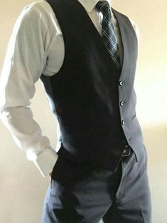 Remus_Moon's tweet photo. {@ErSirius }

Oizinho amor, eu trouxe uns presentinho para você...eu espero que goste, é uma roupa nova, que vc me comentou que queria e bem...eu adotei um lobinho para ser nosso filhote, já que vc falou que queria uma familia ^^ https://t.co/vlzEYNcCrC