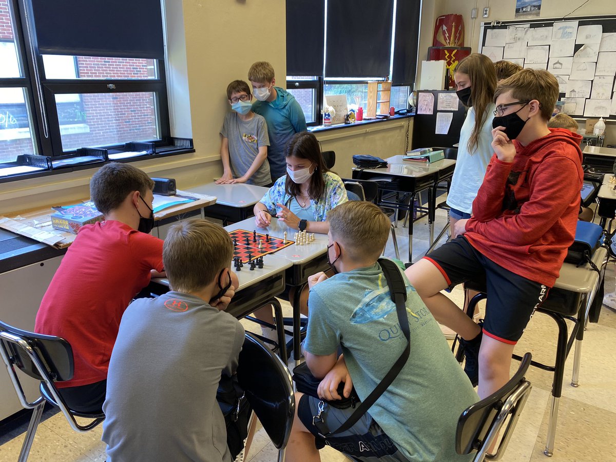 SEMSEastSS7's tweet photo. Need ideas for lame duck lessons before breaks and at the end of the year? Hold a chess tournament or mock trial. Maintain those high expectations until the last bell rings! #lameducklessons https://t.co/BMfRDOB0AH